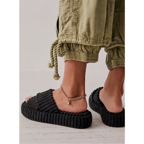 NWT Free People “Two Days In Ibiza” Black Terrycloth Slide Sandals - Picture 9 of 11